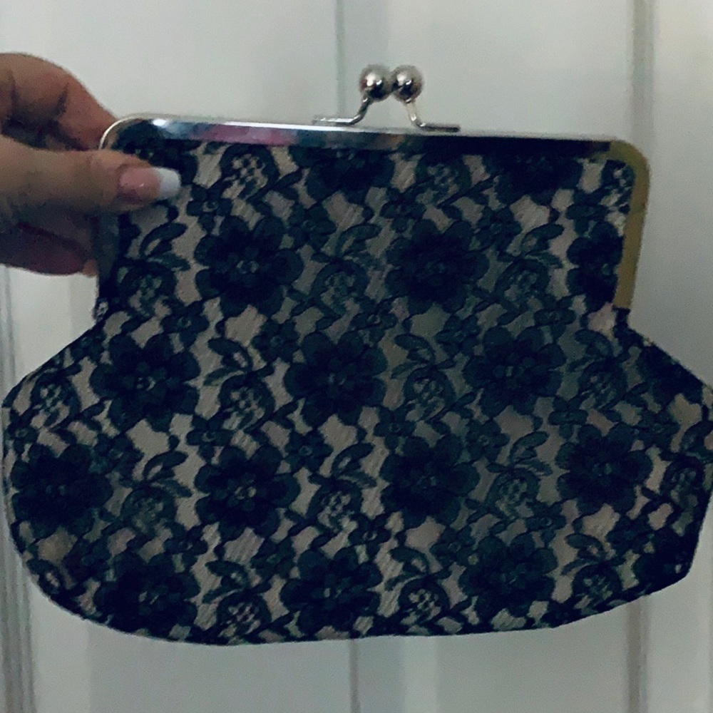 VINTAGE INSPIRED CLUTCH